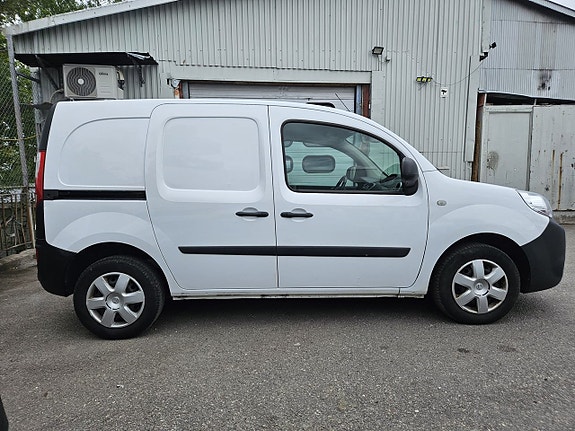 Nissan NV250 5 of 5