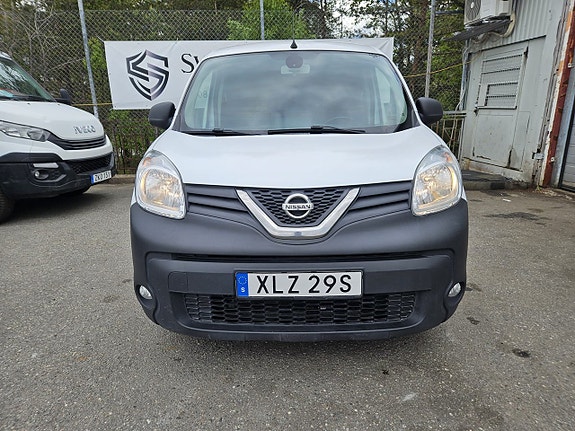 Nissan NV250 2 of 5