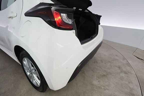 Toyota Yaris 7 of 28