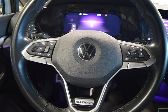 Volkswagen Golf Alltrack 11 of 15