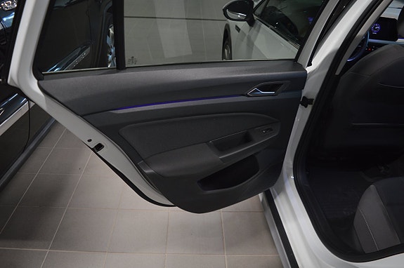 Volkswagen Golf Alltrack 13 of 15