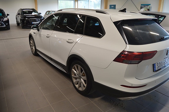 Volkswagen Golf Alltrack 4 of 5