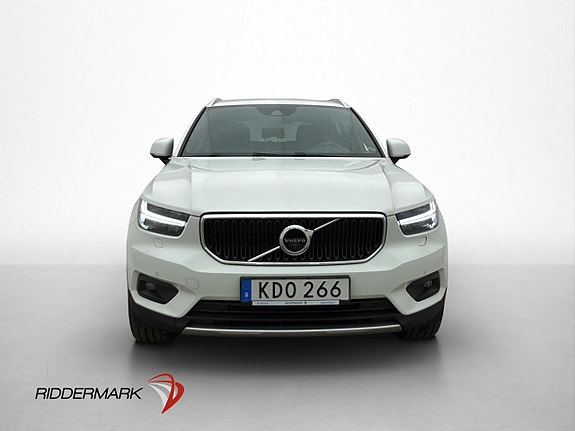 Volvo XC40 2 of 5