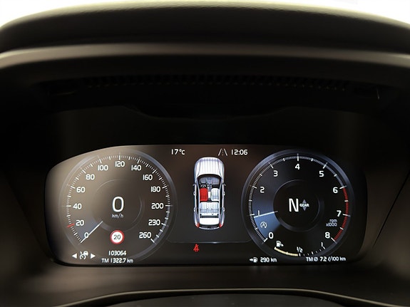 Volvo XC40 14 of 30