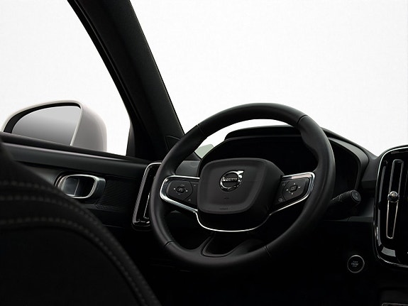 Volvo XC40 16 of 30