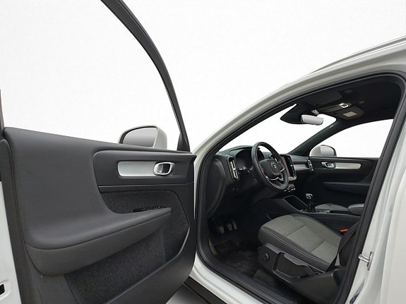 Volvo XC40 10 of 30