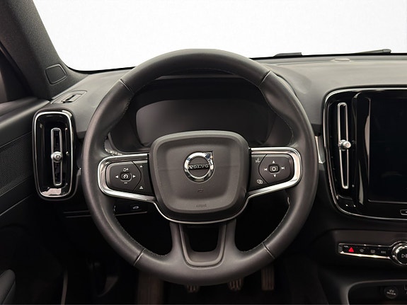 Volvo XC40 12 of 30
