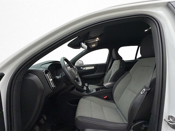 Volvo XC40 11 of 30