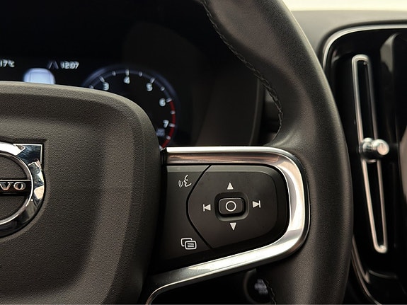 Volvo XC40 15 of 30