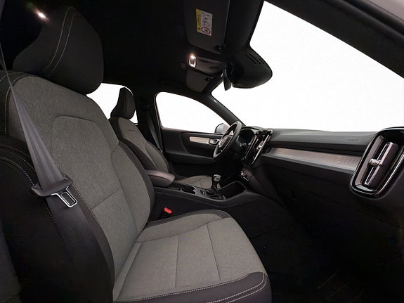 Volvo XC40 27 of 30