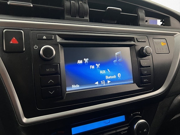 Toyota Auris 18 of 27