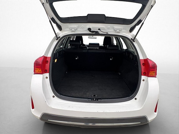 Toyota Auris 8 of 27