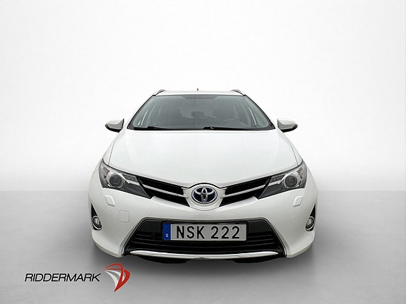 Toyota Auris 2 of 5