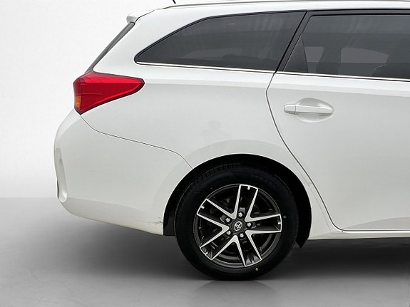 Toyota Auris 26 of 27