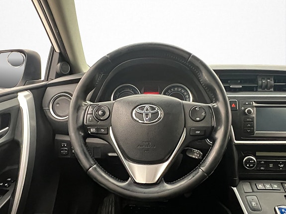 Toyota Auris 10 of 27