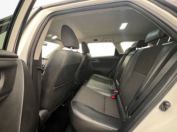 Toyota Auris 13 of 27