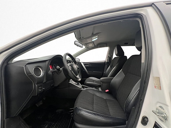Toyota Auris 11 of 27