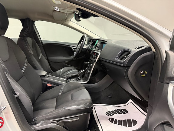 Volvo V40 12 of 18
