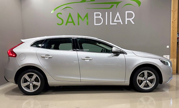 Volvo V40 2 of 5
