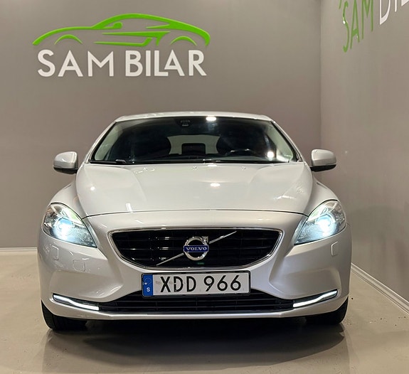 Volvo V40 3 of 5