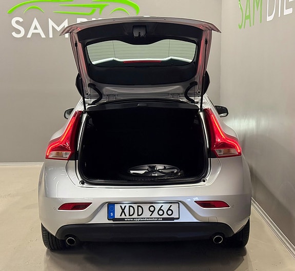 Volvo V40 17 of 18