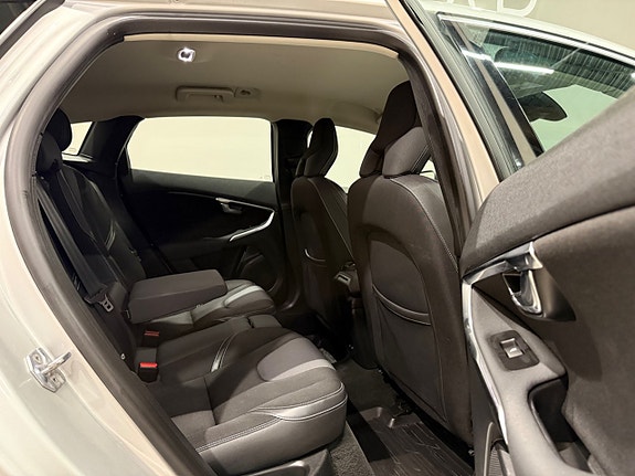 Volvo V40 14 of 18