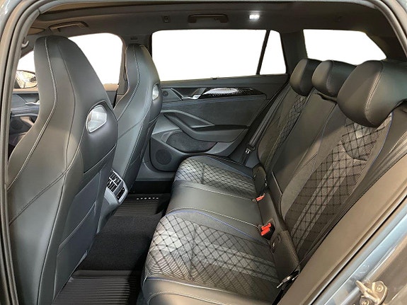 Volkswagen Passat 12 of 13