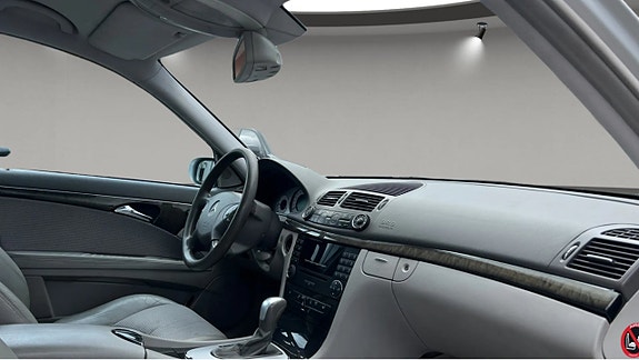 Mercedes-Benz E240 5 of 5