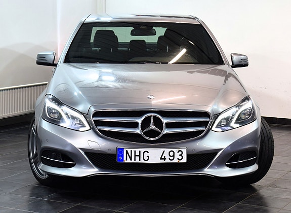 Mercedes-Benz E220 2 of 5