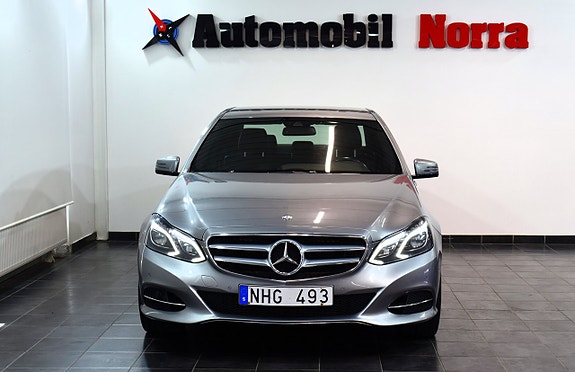 Mercedes-Benz E220 3 of 5