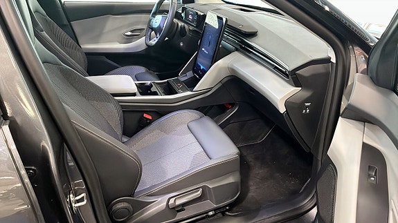 Ford Explorer 3 of 5