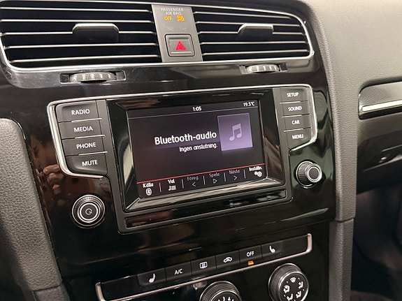 Volkswagen Golf VII 15 of 26