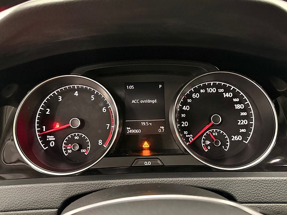 Volkswagen Golf VII 14 of 26