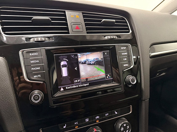 Volkswagen Golf VII 19 of 26