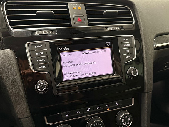 Volkswagen Golf VII 16 of 26