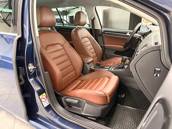 Volkswagen Golf VII 23 of 26