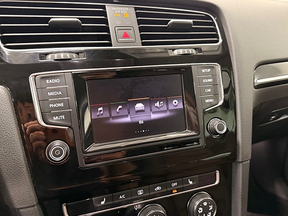Volkswagen Golf VII 17 of 26