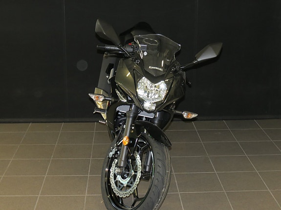 Kawasaki NINJA 125 3 of 6