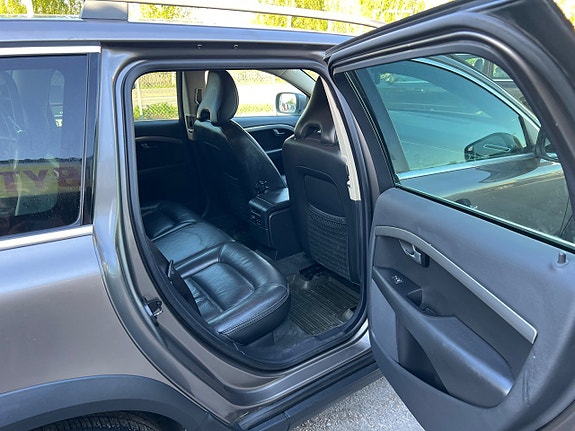 Volvo XC70 4 of 5
