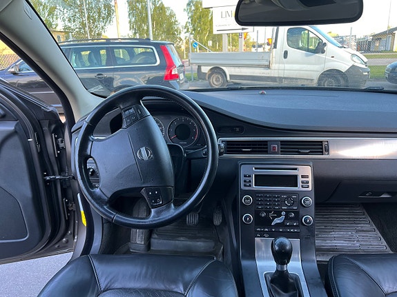 Volvo XC70 22 of 30