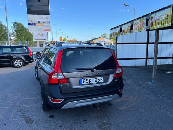 Volvo XC70 2 of 5