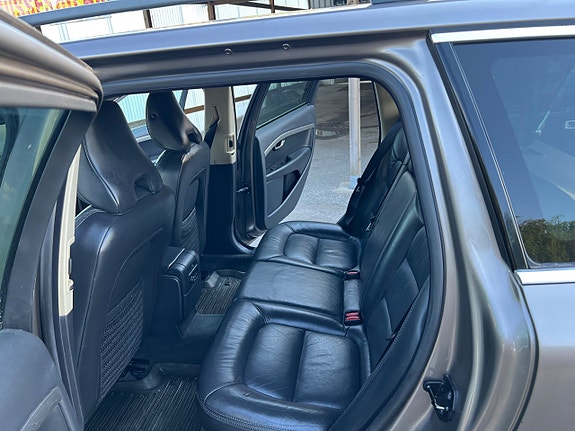 Volvo XC70 17 of 30