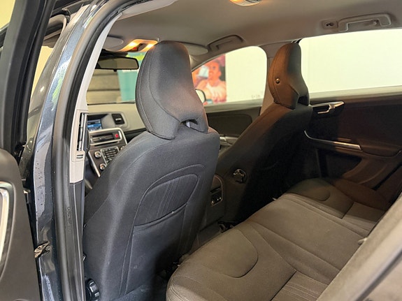 Volvo V60 9 of 19