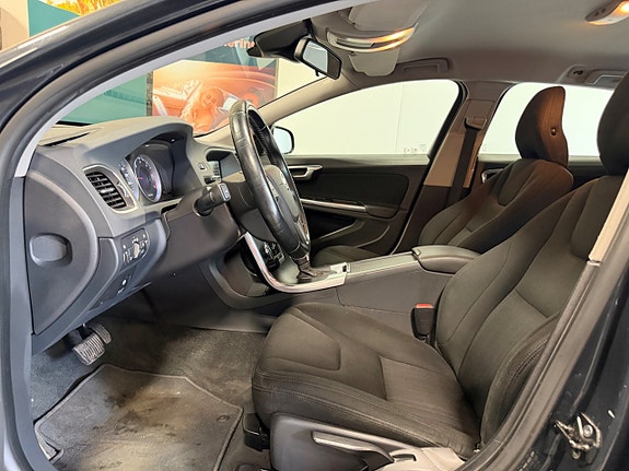 Volvo V60 14 of 19