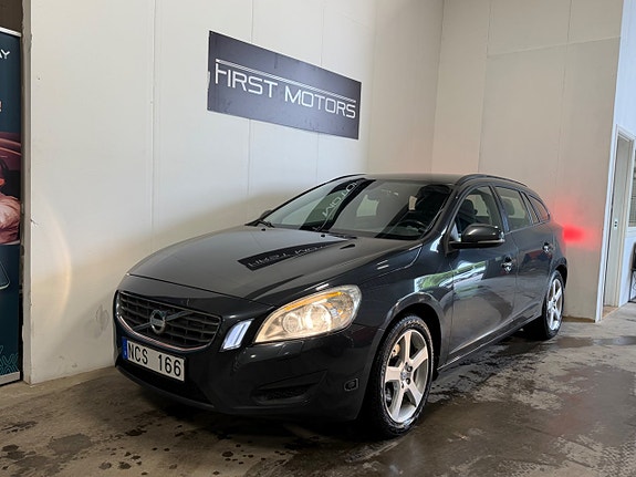 Volvo V60 2 of 5