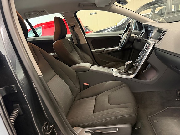 Volvo V60 13 of 19