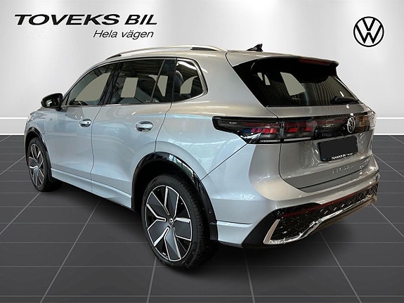 Volkswagen Tiguan 3 of 5