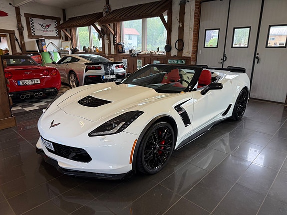 Chevrolet Corvette 3 of 5