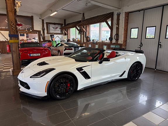 Chevrolet Corvette 2 of 5