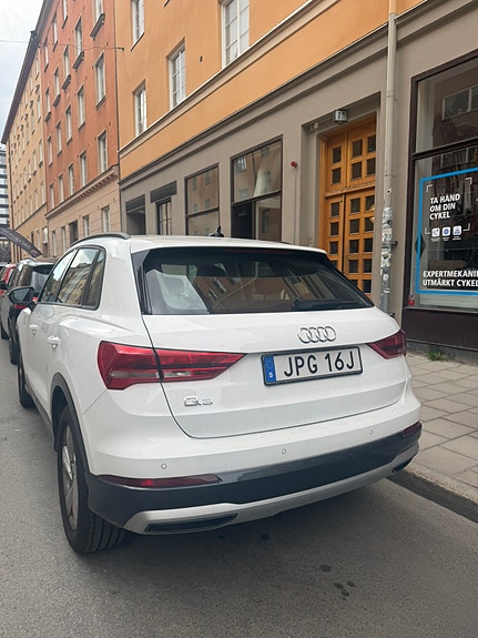 Audi Q3 3 of 5